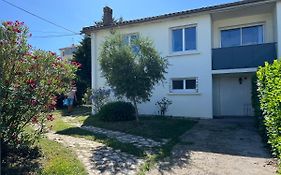 Maison indépendante avec 6 chambres proche du tram A